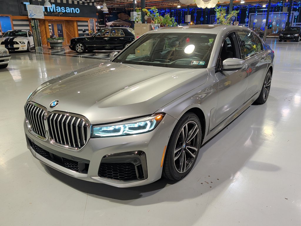Used 2021 BMW 750i xDrive w/ Executive Package AWD/4WD image 2