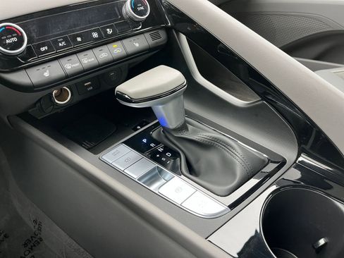 Used 2025 Hyundai Elantra SEL image 42