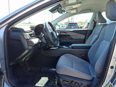 Used 2025 Toyota Camry LE w/ Convenience Package image 13