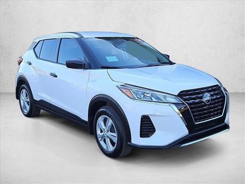 Used 2024 Nissan Kicks S image 3