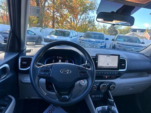 Used 2024 Hyundai Venue Limited image 44