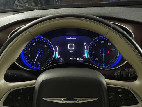 Used 2020 Chrysler Pacifica Limited FWD image 28