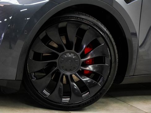 Used 2022 Tesla Model Y Performance AWD/4WD image 3