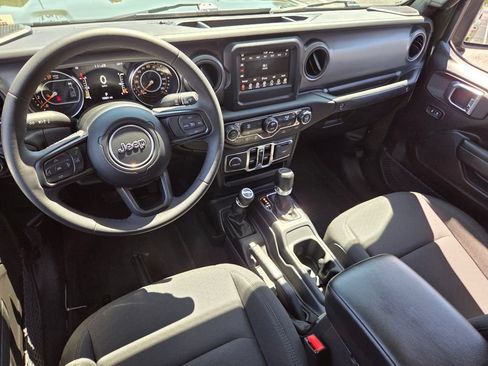 Used 2023 Jeep Gladiator Sport AWD/4WD image 8