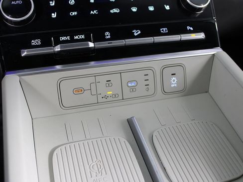 Used 2025 Hyundai Santa Fe Limited image 33