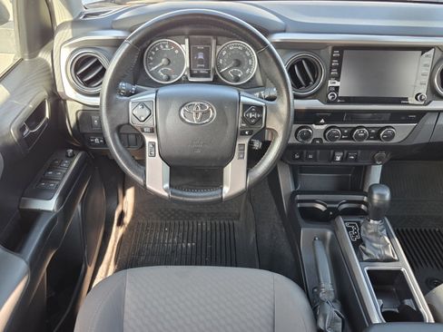 Used 2022 Toyota Tacoma SR5 w/ Technology Package AWD/4WD image 9