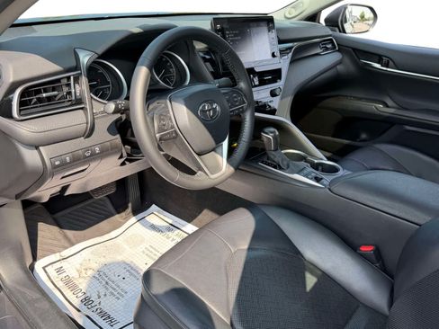 Used 2022 Toyota Camry XLE w/ Navigation Upgrade Package FWD image 13