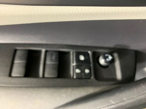 Used 2022 Toyota Corolla LE FWD image 17
