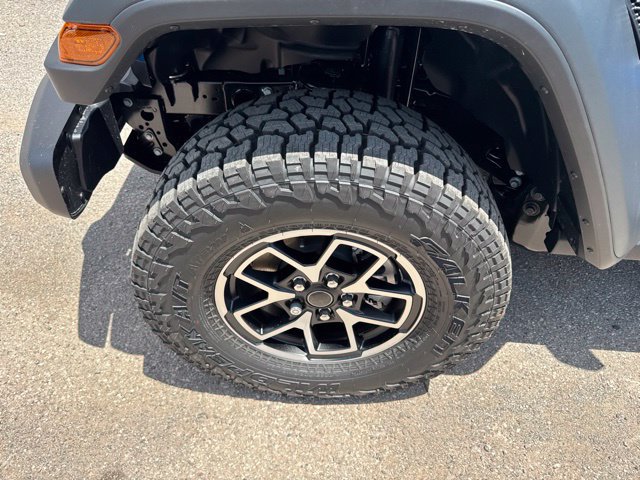New 2026 Jeep Gladiator Rubicon w/ Technology Group AWD/4WD image 8