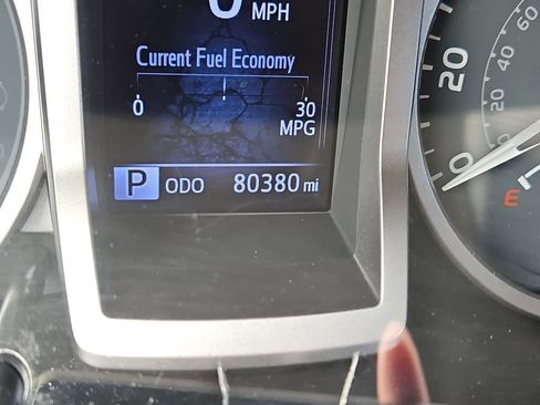 Used 2020 Toyota Tacoma SR5 AWD/4WD image 13