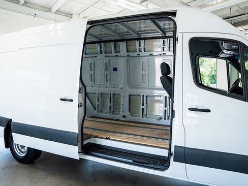 Used 2023 Mercedes-Benz Sprinter 3500 image 34