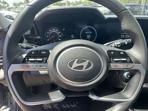 Certified 2025 Hyundai Elantra SEL FWD image 19
