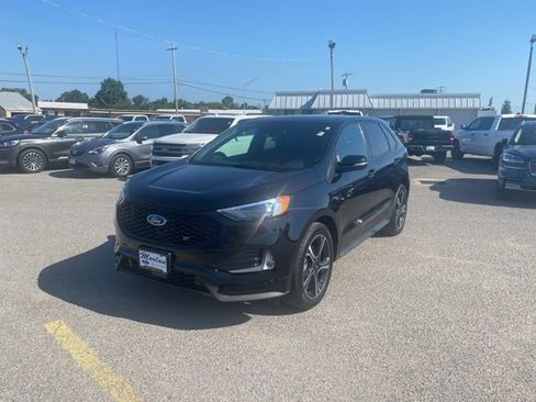 Used 2022 Ford Edge ST image 2