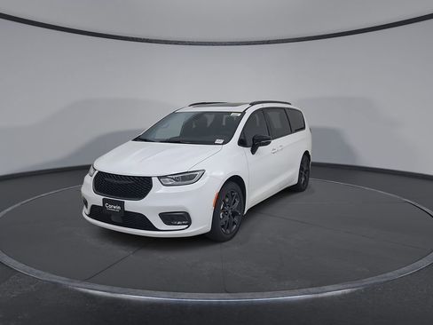 New 2026 Chrysler Pacifica Limited image 6