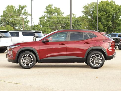 Used 2024 Chevrolet Trax LT w/ Driver Confidence Package FWD image 4