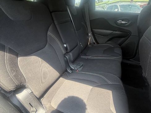 Used 2015 Jeep Cherokee Latitude w/ Comfort/Convenience Group AWD/4WD image 16