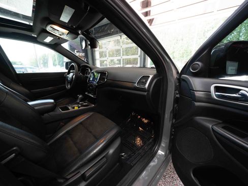 Used 2019 Jeep Grand Cherokee Altitude AWD/4WD image 25