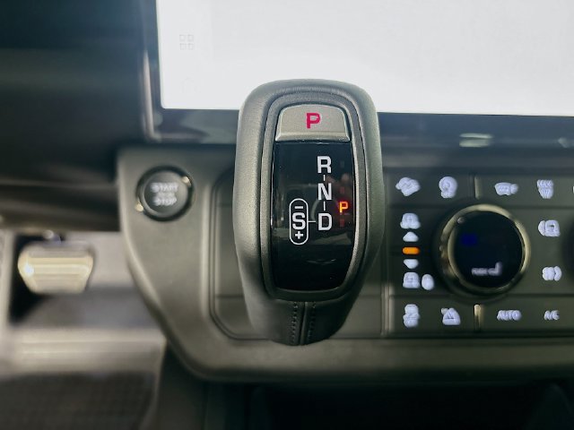 New 2026 Land Rover Defender 110 OCTA AWD/4WD image 18