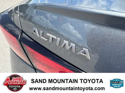 Used 2025 Nissan Altima 2.5 S FWD image 9