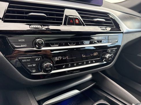 Used 2021 BMW M550i xDrive AWD/4WD image 18