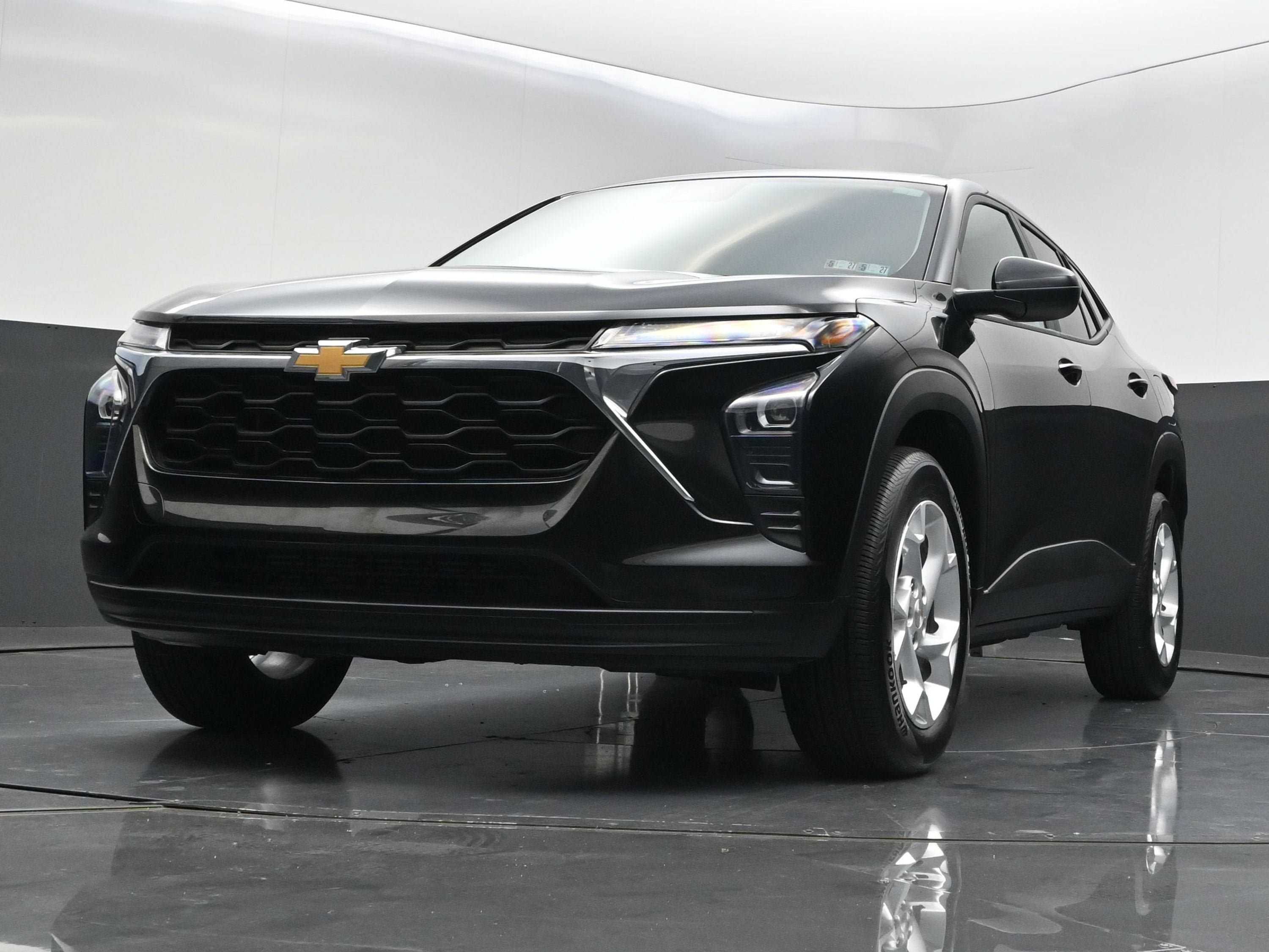 Certified 2025 Chevrolet Trax LS w/ LS Convenience Package FWD image 31