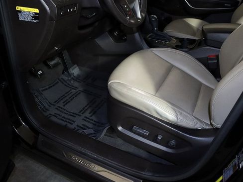 Used 2017 Hyundai Santa Fe SE Ultimate w/ Cargo Package image 26