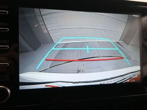 Used 2020 Toyota Corolla SE FWD image 18