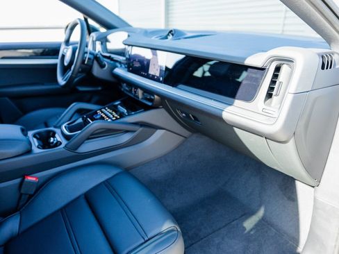 Certified 2026 Porsche Cayenne Coupe AWD/4WD image 27