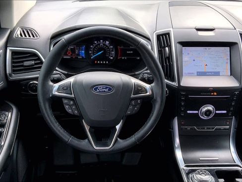 Used 2019 Ford Edge Titanium image 5