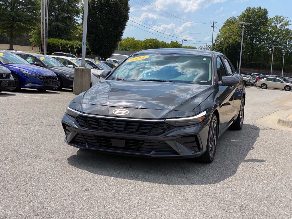 Used 2024 Hyundai Elantra SEL w/ Convenience Package FWD image 3