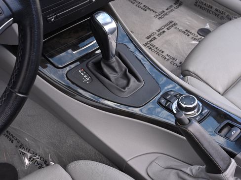 Used 2009 BMW 328i Convertible image 33