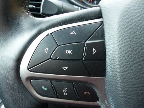 Used 2019 Jeep Cherokee Limited AWD/4WD image 24