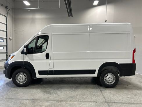 New 2025 RAM ProMaster 2500 w/ Convenience Group image 9