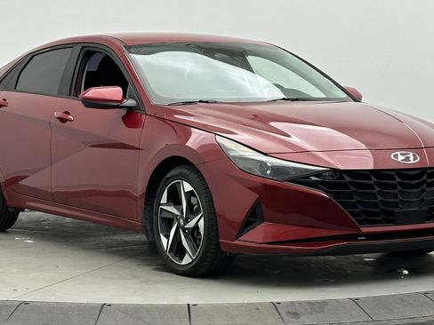 Used 2023 Hyundai Elantra SEL w/ Convenience Package image 3