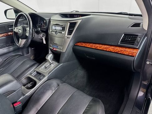 Used 2010 Subaru Outback 2.5i Limited AWD/4WD image 34