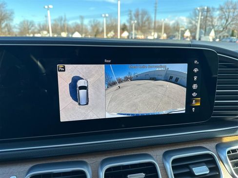 Used 2023 Mercedes-Benz GLS 450 4MATIC w/ AMG Line Exterior image 37