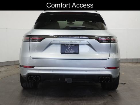 Used 2022 Porsche Cayenne Turbo S image 9