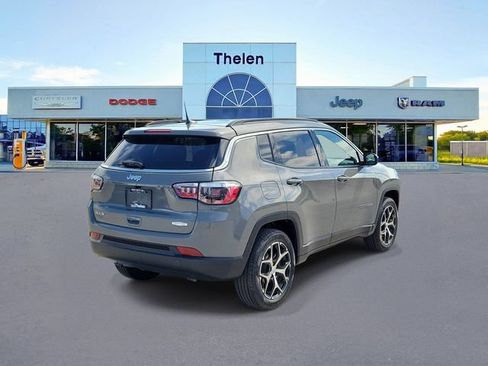 Used 2024 Jeep Compass Latitude AWD/4WD image 5
