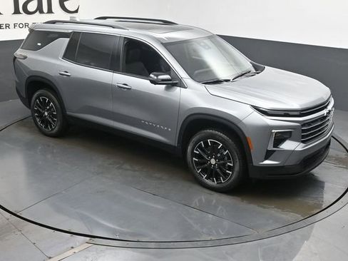 New 2026 Chevrolet Traverse LT w/ Sun and Wheel Package FWD image 27