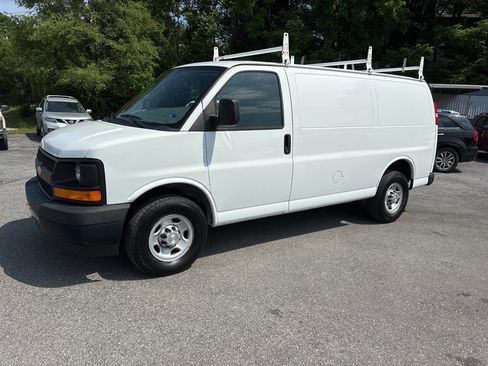Used 2017 Chevrolet Express 2500 RWD image 9