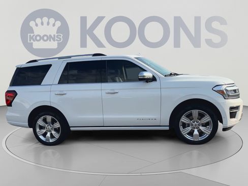 Used 2024 Ford Expedition Platinum AWD/4WD image 2