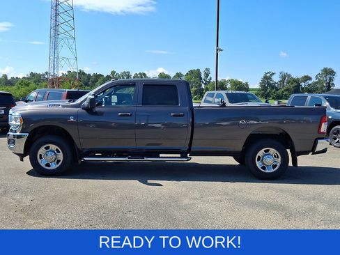 Used 2024 RAM 3500 Tradesman w/ Chrome Appearance Group AWD/4WD image 4