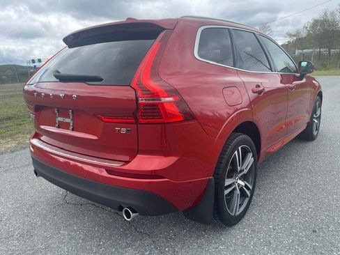 Used 2019 Volvo XC60 T5 Momentum w/ Multimedia Package AWD/4WD image 4