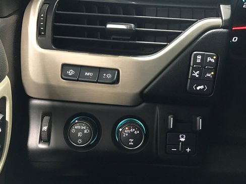 Used 2018 GMC Yukon Denali image 18