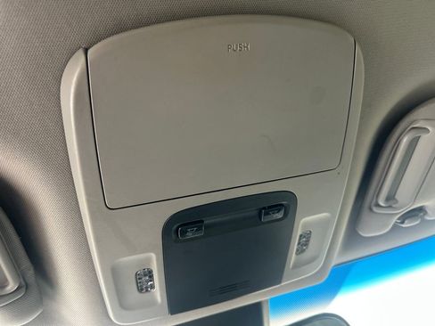 Used 2018 Toyota Camry SE image 37