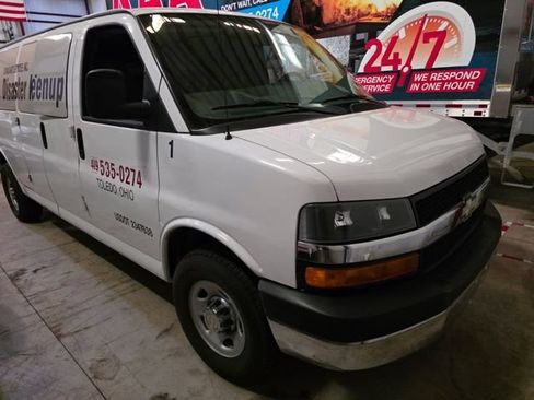 Used 2008 Chevrolet Express 3500 Extended Passenger w/ LT Preferred Equipment Group RWD image 3