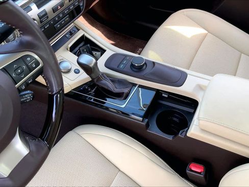 Used 2018 Lexus ES 350 w/ Premier Package image 16