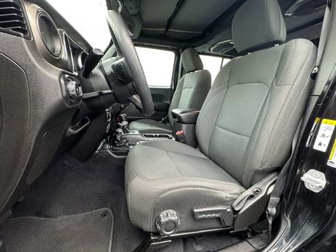 Used 2019 Jeep Wrangler Unlimited Sport image 9