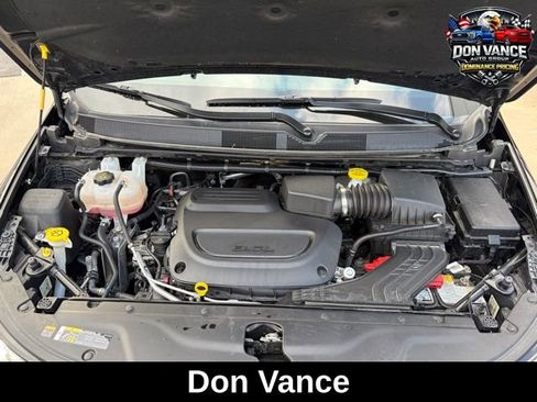 Used 2025 Chrysler Pacifica Select image 18