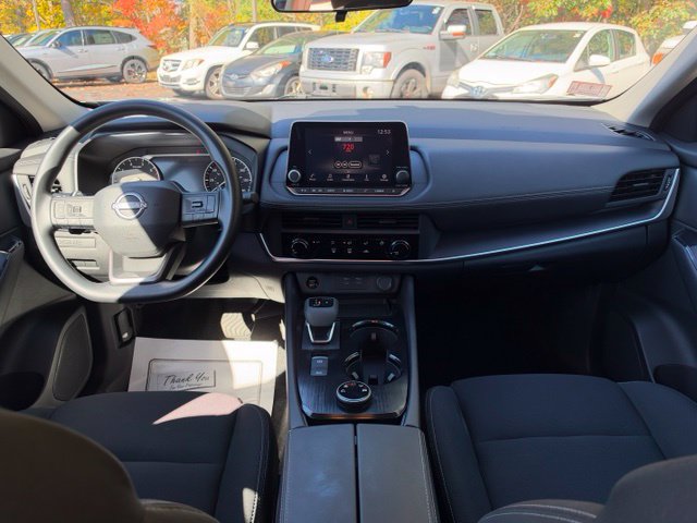 Used 2025 Nissan Rogue S AWD/4WD image 17